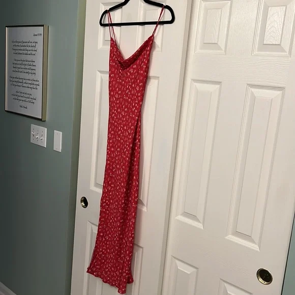 NEW NEVER WORN RESA Madison Maxi Dress in Raspberry Red Pink Satin Midi XS - Picture 5 of 6